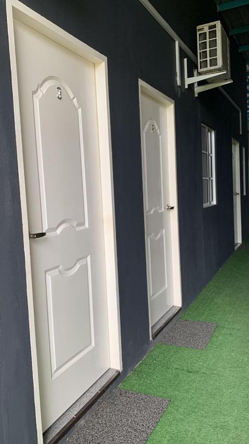 Euc Room Stay Tuaran Екстер'єр фото