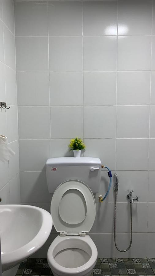 Euc Room Stay Tuaran Екстер'єр фото