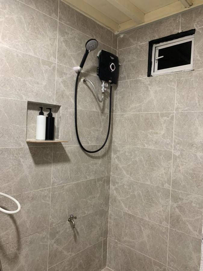 Euc Room Stay Tuaran Екстер'єр фото